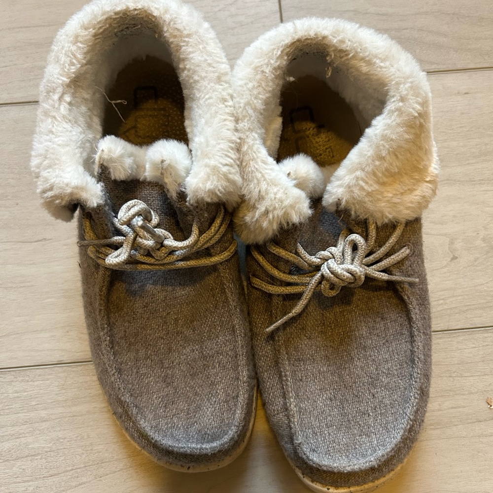 Cozy Gray Faux Fur Lined Heydudes